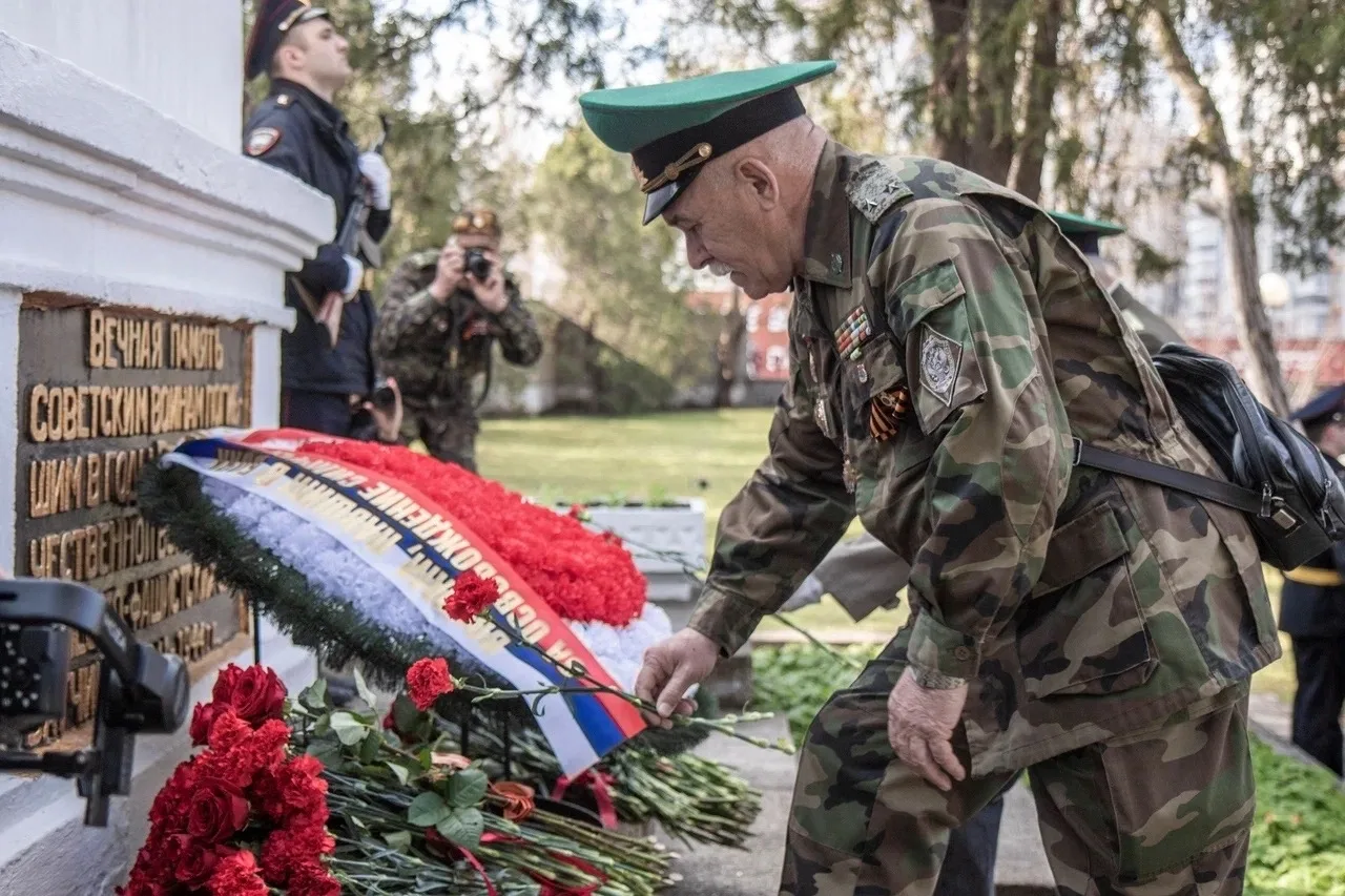 Глава администрации Симферополя Михаил Афанасьев принял участие в торжественных мероприятиях, посвященных Дню освобождения Симферополя от немецко-фашистских захватчиков Глава администрации Симферополя Михаил Афанасьев принял участие в торжественных мероприятиях, посвященных Дню освобождения Симферополя от немецко-фашистских захватчиков