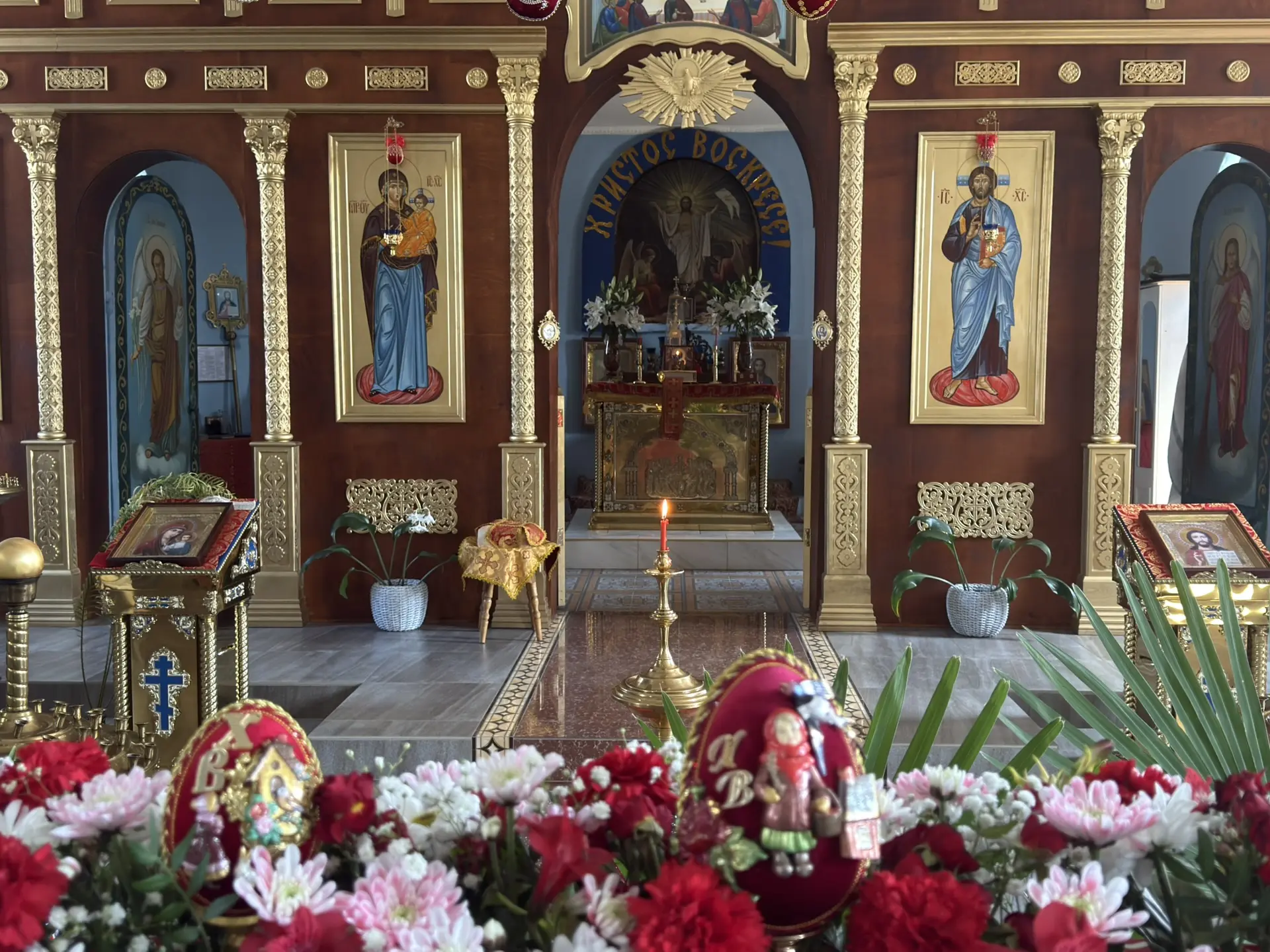 Антон Кравец: Дорогие братья и сестры!. Сегодня великий и светлый день — в наш храм Иверской иконы Божией Матери доставлен Благодатный огонь, сошедший в Кувуклии храма Гроба Господня в Иерусалиме