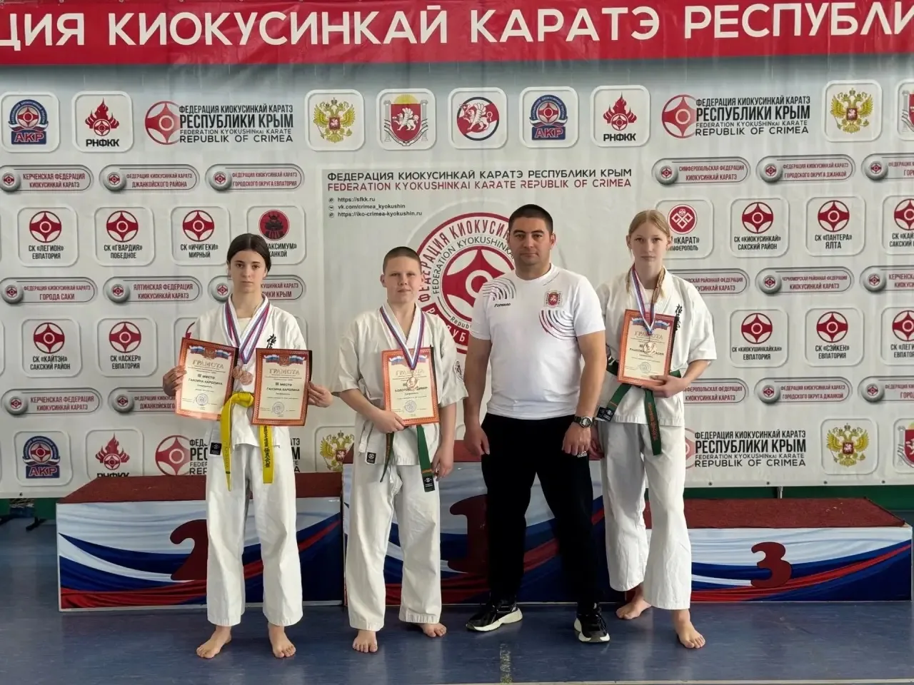 Дмитрий Чумаков: С победами возвращаются наши спортсмены — Белогорский район вновь показывает достойный результат на республиканском уровне Дмитрий Чумаков: С победами возвращаются наши спортсмены — Белогорский район вновь показывает достойный результат на республиканском уровне