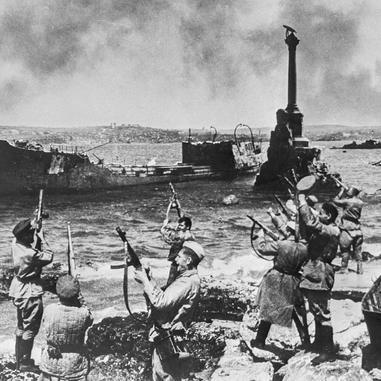 Максим Григорьев: 13 апреля 1944 года советские войска в ходе Крымской наступательной операции освободили Симферополь, Евпаторию и Феодосию