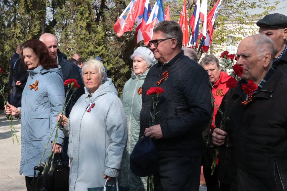 Симферополь празднует 82-ю годовщину со дня освобождения от фашистских захватчиков Симферополь празднует 82-ю годовщину со дня освобождения от фашистских захватчиков