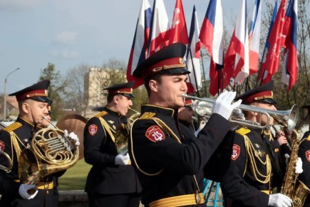 В Симферополе почтили память советских солдат, погибших в годы Великой Отечественной войны