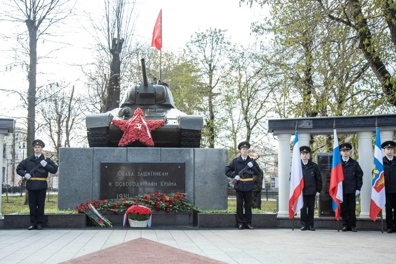 Глава администрации Симферополя Михаил Афанасьев принял участие в торжественных мероприятиях, посвященных Дню освобождения Симферополя от немецко-фашистских захватчиков Глава администрации Симферополя Михаил Афанасьев принял участие в торжественных мероприятиях, посвященных Дню освобождения Симферополя от немецко-фашистских захватчиков