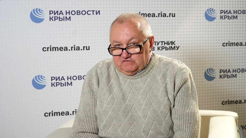 "Мы должны оказать экстренную помощь": почему медики не обязаны надевать бахилы на вызовах?