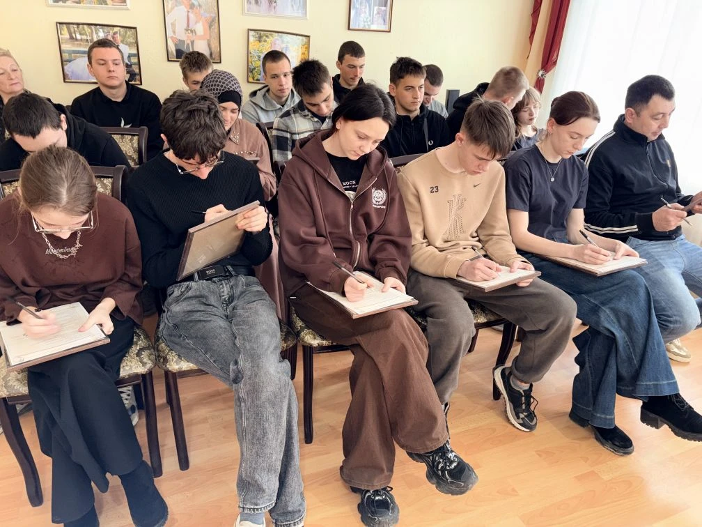 Департамент ЗАГС Минюста Крыма подвёл итоги Школы молодожёнов и Школы молодых родителей, проведённых в минувшем месяце, в марте. Департамент ЗАГС Минюста Крыма подвёл итоги Школы молодожёнов и Школы молодых родителей, проведённых в минувшем месяце, в марте.