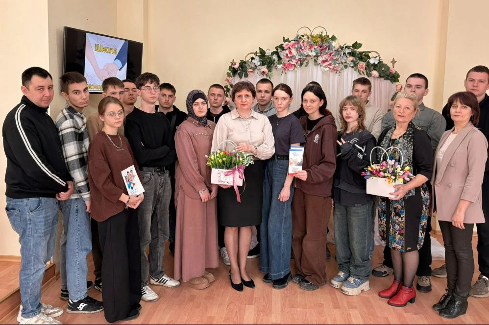 Департамент ЗАГС Минюста Крыма подвёл итоги Школы молодожёнов и Школы молодых родителей, проведённых в минувшем месяце, в марте. Департамент ЗАГС Минюста Крыма подвёл итоги Школы молодожёнов и Школы молодых родителей, проведённых в минувшем месяце, в марте.