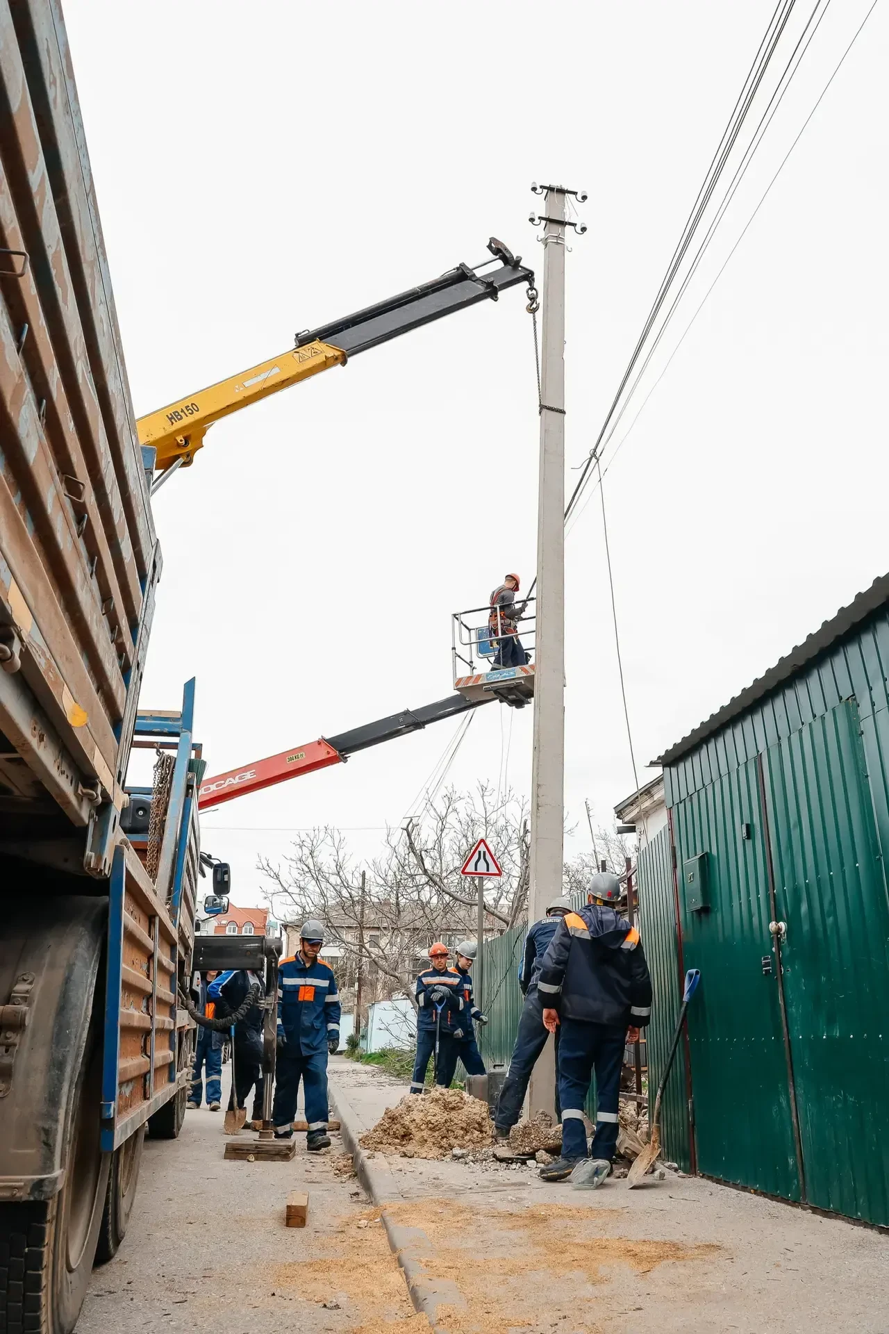 В Нахимовском и Балаклавском районах модернизируют линии электропередачи В Нахимовском и Балаклавском районах модернизируют линии электропередачи