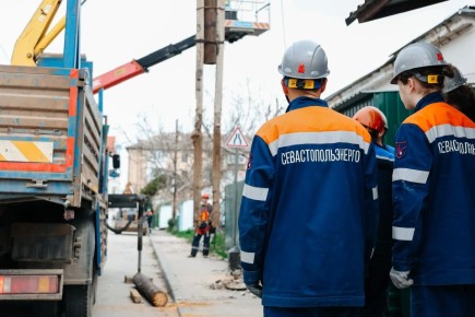 Михаил Развожаев: В Севастополе начались работы по модернизированию воздушных линий электропередачи в Нахимовском и Балаклавском районах: готовим город к летним нагрузкам