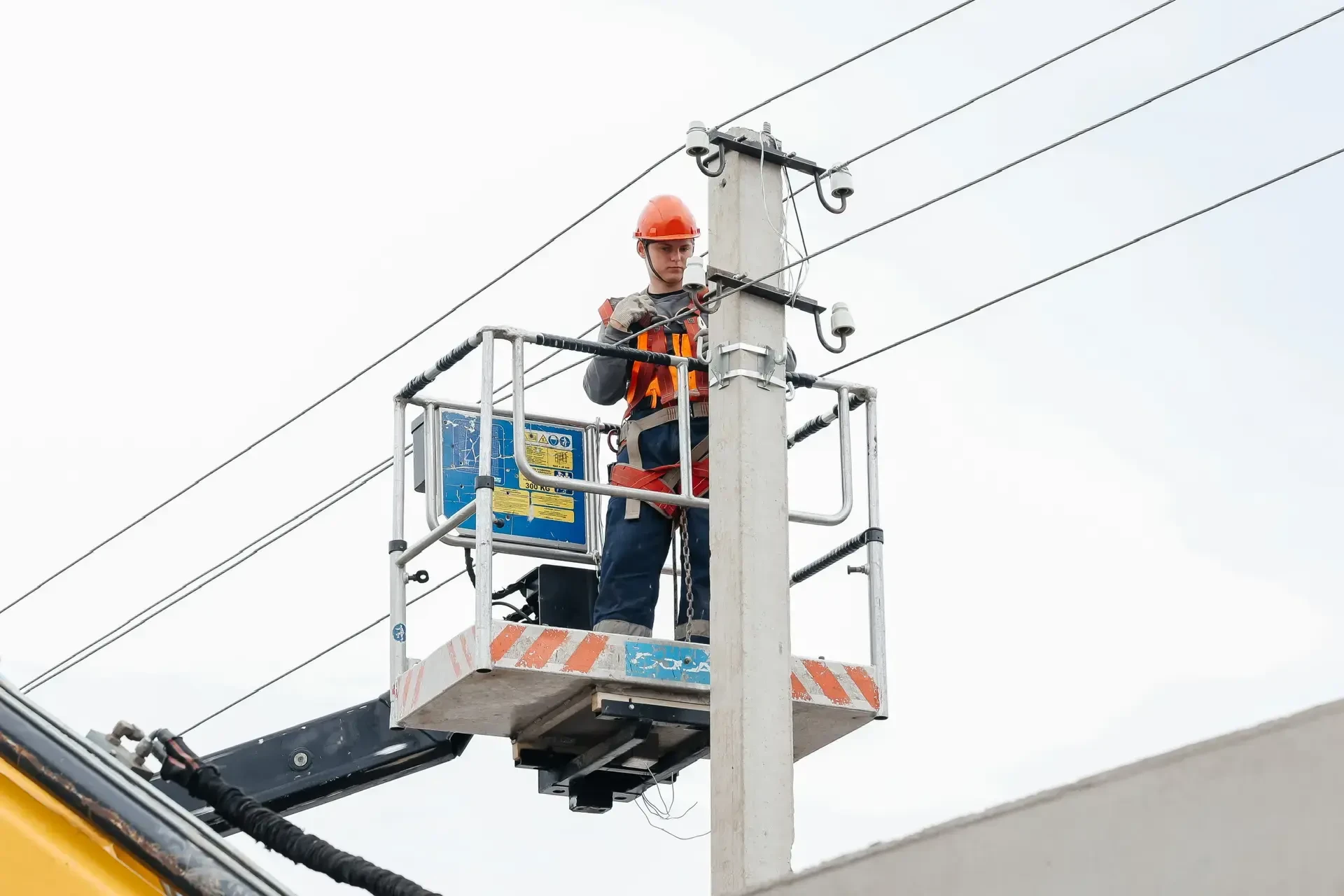 В Нахимовском и Балаклавском районах модернизируют линии электропередачи В Нахимовском и Балаклавском районах модернизируют линии электропередачи