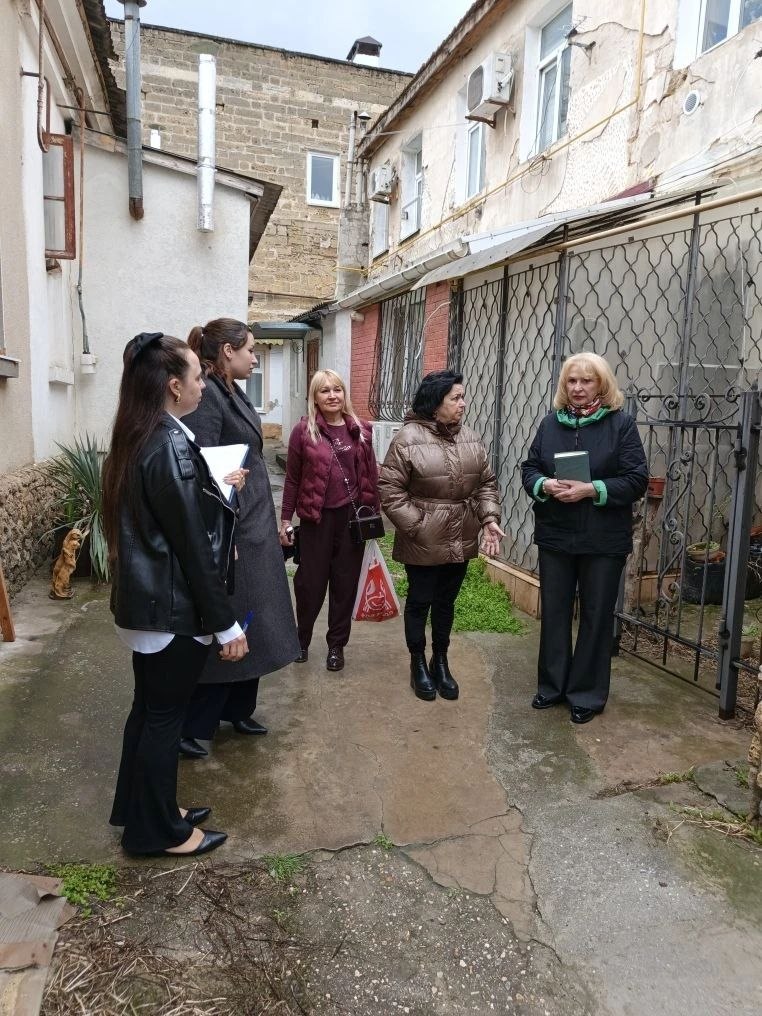 Эммилия Леонова: Продолжаем обход многоквартирных домов Эммилия Леонова: Продолжаем обход многоквартирных домов