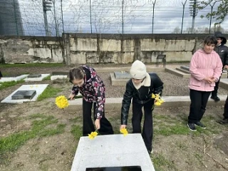 Ко Дню освобождения Симферополя ученики МБОУ «СОШ №35 им. Е. Ф. Дерюгиной» совершили очень важный и трогательный поступок Ко Дню освобождения Симферополя ученики МБОУ «СОШ №35 им. Е. Ф. Дерюгиной» совершили очень важный и трогательный поступок