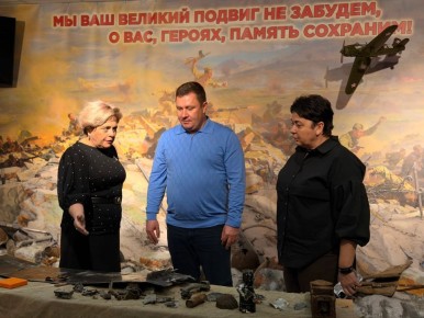 Юрий Нестеренко: В рамках региональной недели провёл рабочую встречу с коллективом и осмотрел музей МБОУ УВК "Школьная академия им. Мальцева А.И.» в Бахчисарае