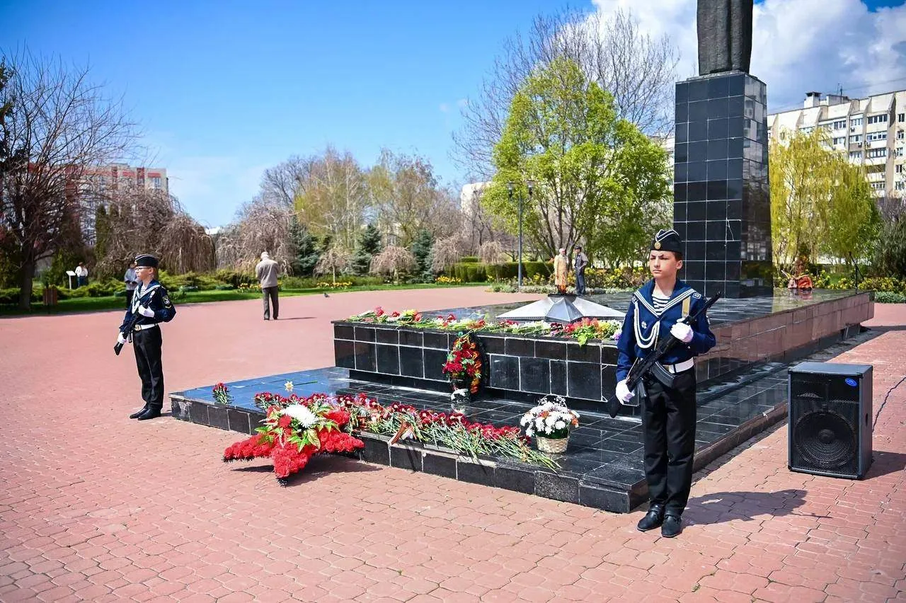 В Евпатории стартовал весенний этап регионального патриотического проекта «Вахта Памяти поколений – «Пост №1» В Евпатории стартовал весенний этап регионального патриотического проекта «Вахта Памяти поколений – «Пост №1»