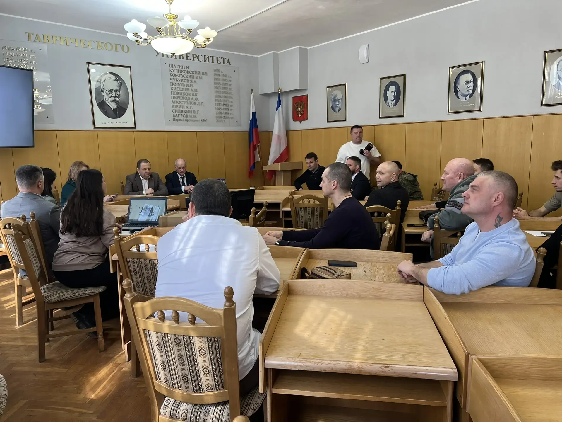 Участник региональной кадровой программы «Герои Крыма» Иван Софроннов завершил третий образовательный модуль, посвященный региональному и муниципальному управлению