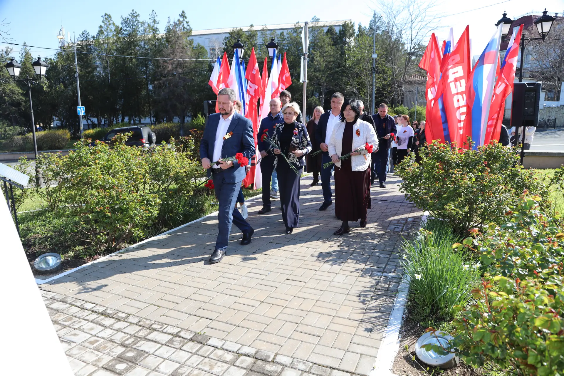 У памятного знака в честь партизан, погибших в годы Великой Отечественной войны в городе Бахчисарай, состоялся торжественный митинг, посвящённый памяти тех, кто сражался за свободу и мир на родной земле У памятного знака в честь партизан, погибших в годы Великой Отечественной войны в городе Бахчисарай, состоялся торжественный митинг, посвящённый памяти тех, кто сражался за свободу и мир на родной земле