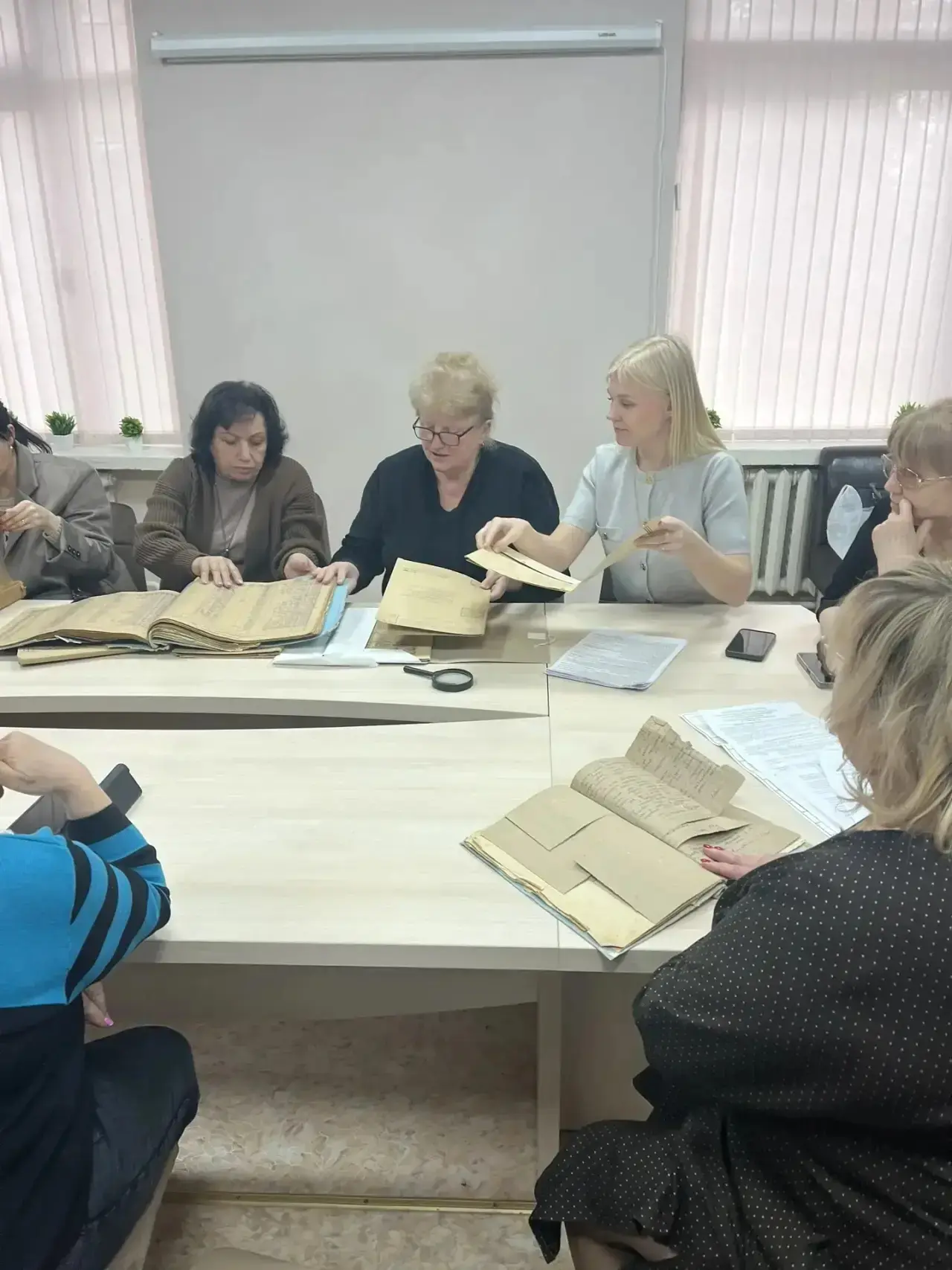 Члены ТИК Сакского района и специалисты архивного отдела (муниципальный архив) администрации Сакского района провели патриотическую встречу Члены ТИК Сакского района и специалисты архивного отдела (муниципальный архив) администрации Сакского района провели патриотическую встречу