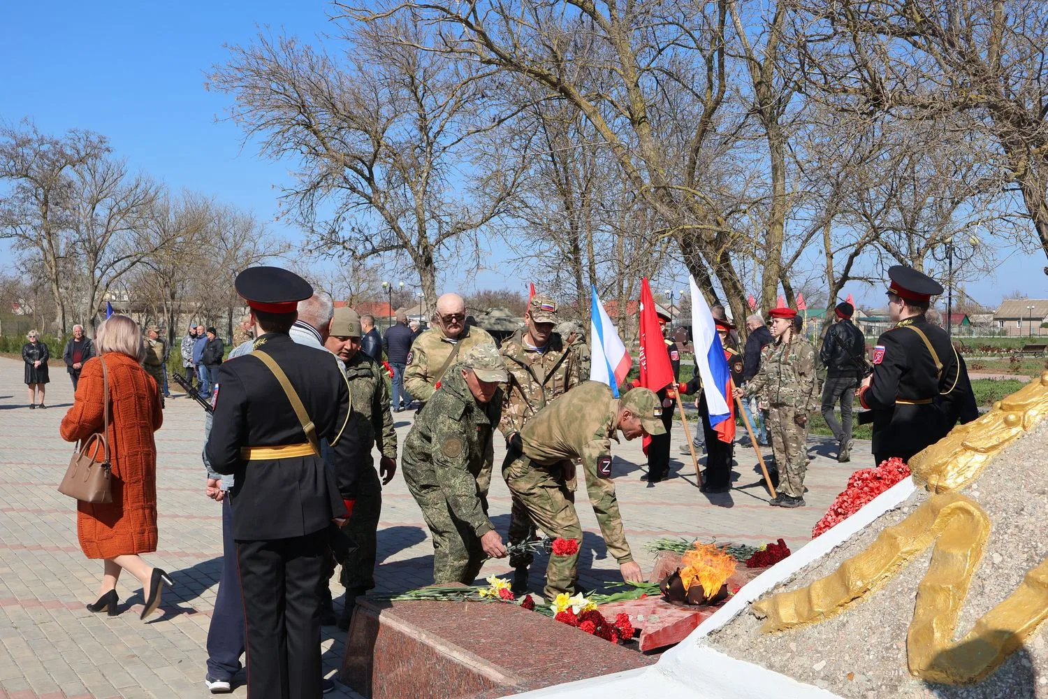 Каждый год 13 апреля наши земляки вспоминают грозные годы войны, чтят память павших и кланяются живым ветеранам Великой Отечественной, которые своей кровью оплатили освобождение посёлка Раздольное и всего района от врага Каждый год 13 апреля наши земляки вспоминают грозные годы войны, чтят память павших и кланяются живым ветеранам Великой Отечественной, которые своей кровью оплатили освобождение посёлка Раздольное и всего района от врага