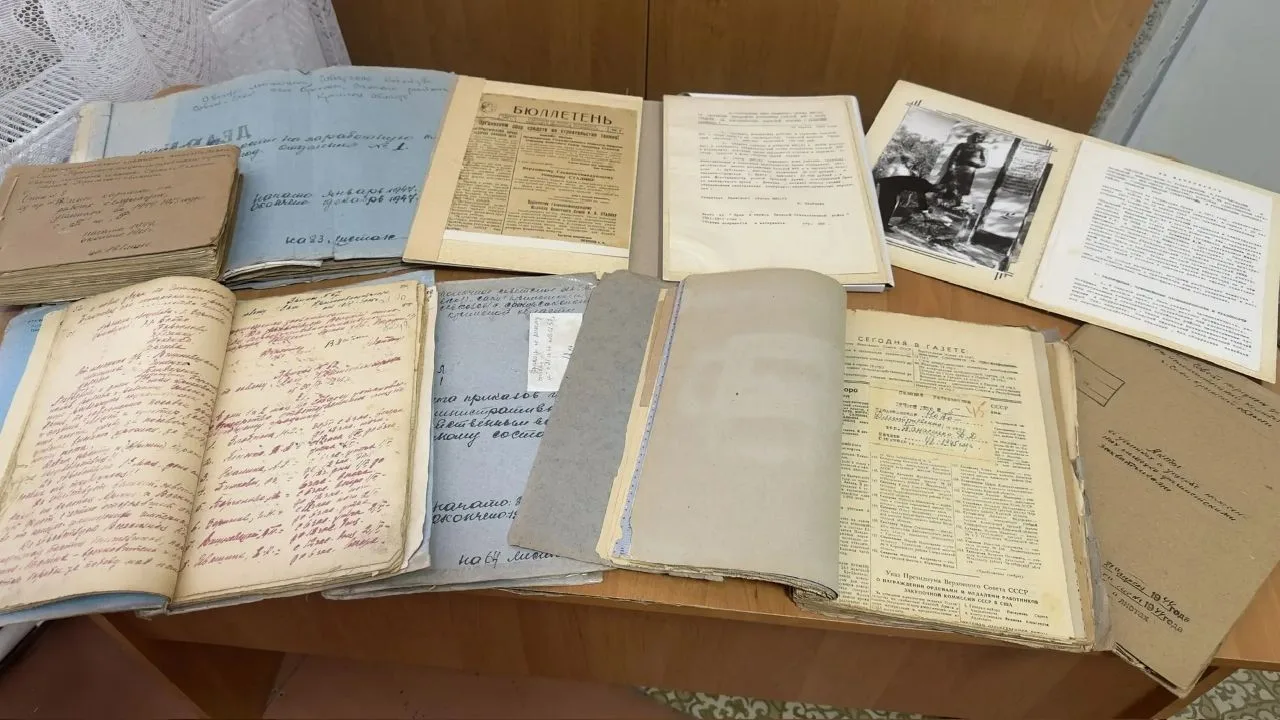 13 апреля 1944 года на подступах к Сакам вели бой с гитлеровцами воины подвижного отряда 2-й гвардейской армии, 3-й гвардейской стрелковой дивизии и подошедших им на помощь подразделений 24-й гвардейской стрелковой дивизии