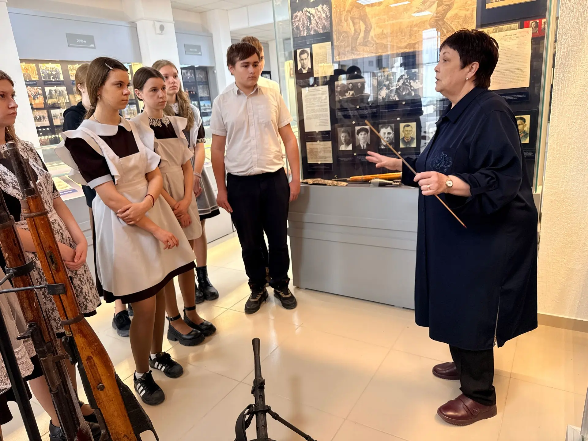 Сотрудники полицейского наркоконтроля организовали экскурсию для школьников в Народный музей полиции (милиции) имени М.С. Казакевича