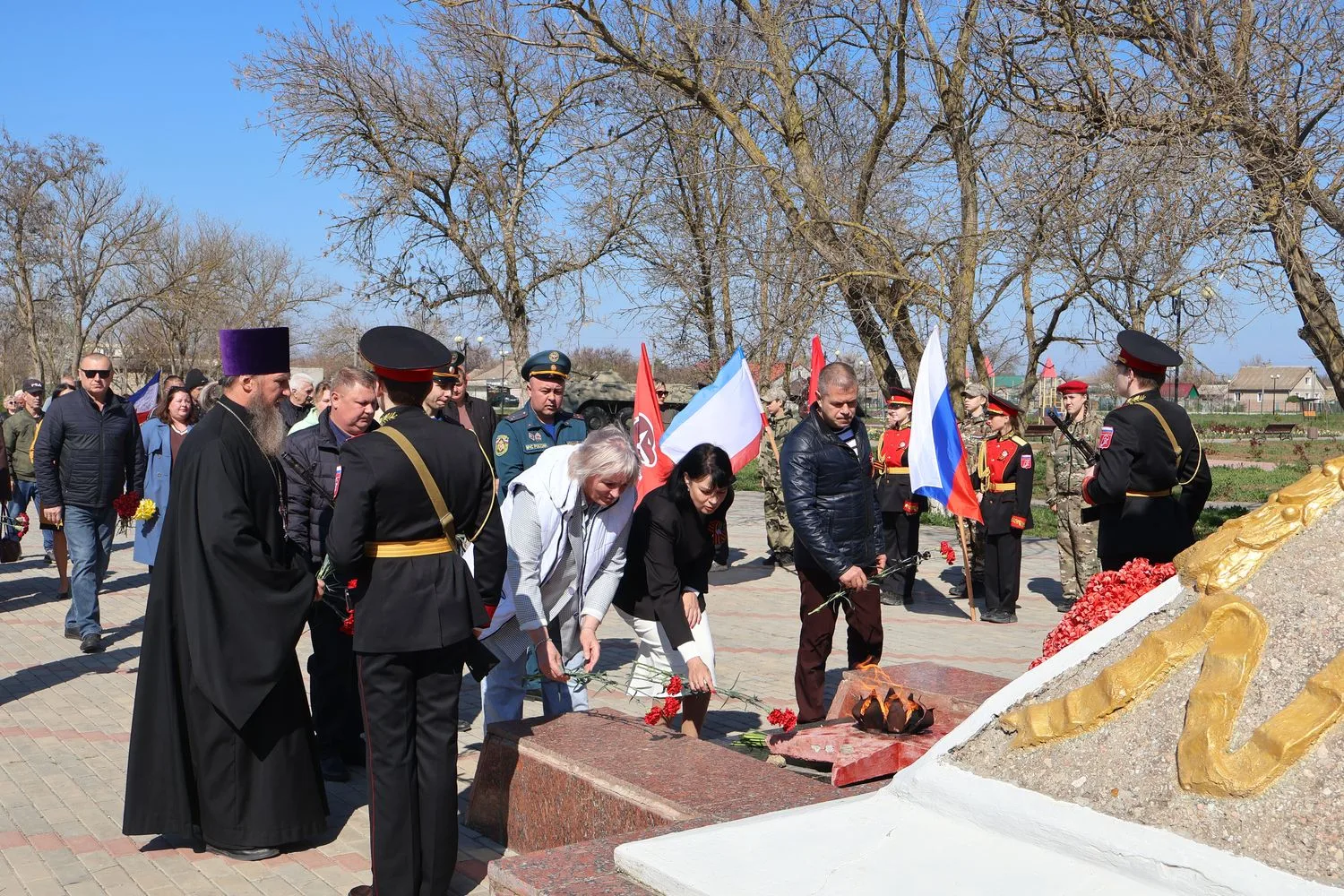 Каждый год 13 апреля наши земляки вспоминают грозные годы войны, чтят память павших и кланяются живым ветеранам Великой Отечественной, которые своей кровью оплатили освобождение посёлка Раздольное и всего района от врага Каждый год 13 апреля наши земляки вспоминают грозные годы войны, чтят память павших и кланяются живым ветеранам Великой Отечественной, которые своей кровью оплатили освобождение посёлка Раздольное и всего района от врага