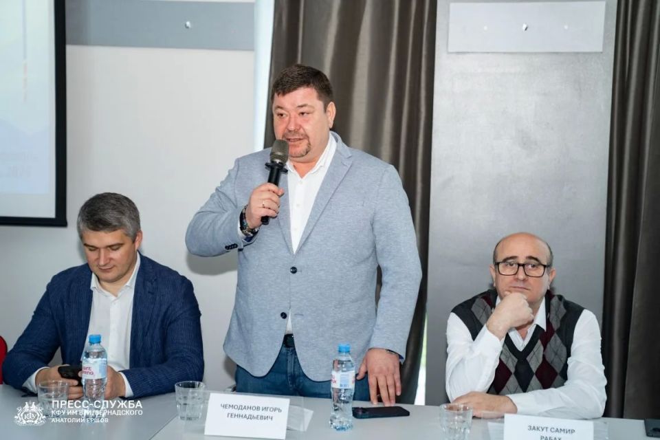 В Симферополе состоялась научно-практическая конференция «Вопросы неотложной колопроктологии с позиции общего хирурга» В Симферополе состоялась научно-практическая конференция «Вопросы неотложной колопроктологии с позиции общего хирурга»