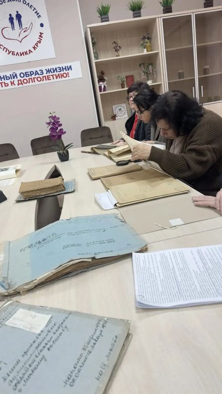 Члены ТИК Сакского района и специалисты архивного отдела (муниципальный архив) администрации Сакского района провели патриотическую встречу Члены ТИК Сакского района и специалисты архивного отдела (муниципальный архив) администрации Сакского района провели патриотическую встречу