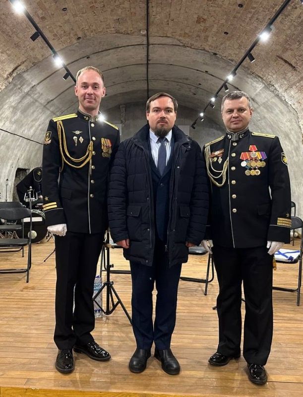 7 и 8 апреля в мемориальном комплексе «Брестская крепость-герой» состоялись выступления Русского драматического театра Черноморского флота им. Б.Лавренёва. Артисты представили спектакль-читку «Штурм» по роману Михаила... 7 и 8 апреля в мемориальном комплексе «Брестская крепость-герой» состоялись выступления Русского драматического театра Черноморского флота им. Б.Лавренёва. Артисты представили спектакль-читку «Штурм» по роману Михаила...