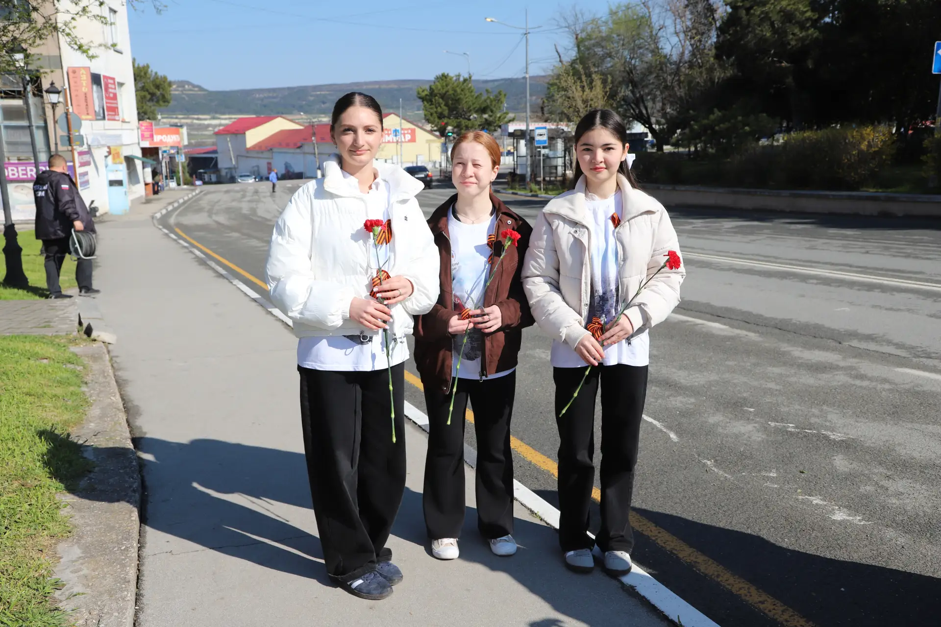 У памятного знака в честь партизан, погибших в годы Великой Отечественной войны в городе Бахчисарай, состоялся торжественный митинг, посвящённый памяти тех, кто сражался за свободу и мир на родной земле У памятного знака в честь партизан, погибших в годы Великой Отечественной войны в городе Бахчисарай, состоялся торжественный митинг, посвящённый памяти тех, кто сражался за свободу и мир на родной земле