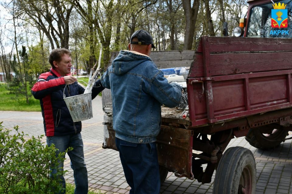 Василий Грабован: Сегодня наша команда – сотрудники Администрации района присоединились к всекрымскому субботнику Василий Грабован: Сегодня наша команда – сотрудники Администрации района присоединились к всекрымскому субботнику