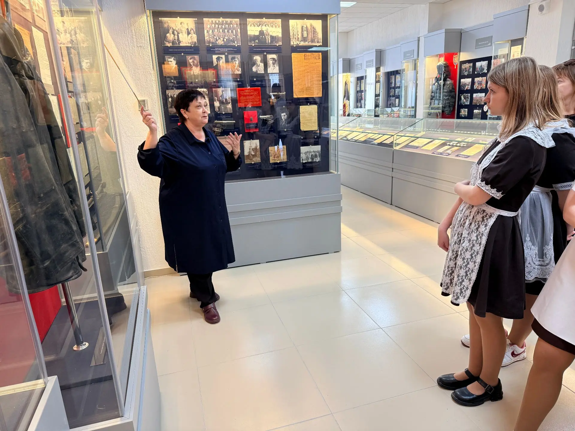 Сотрудники полицейского наркоконтроля организовали экскурсию для школьников в Народный музей полиции (милиции) имени М.С. Казакевича Сотрудники полицейского наркоконтроля организовали экскурсию для школьников в Народный музей полиции (милиции) имени М.С. Казакевича