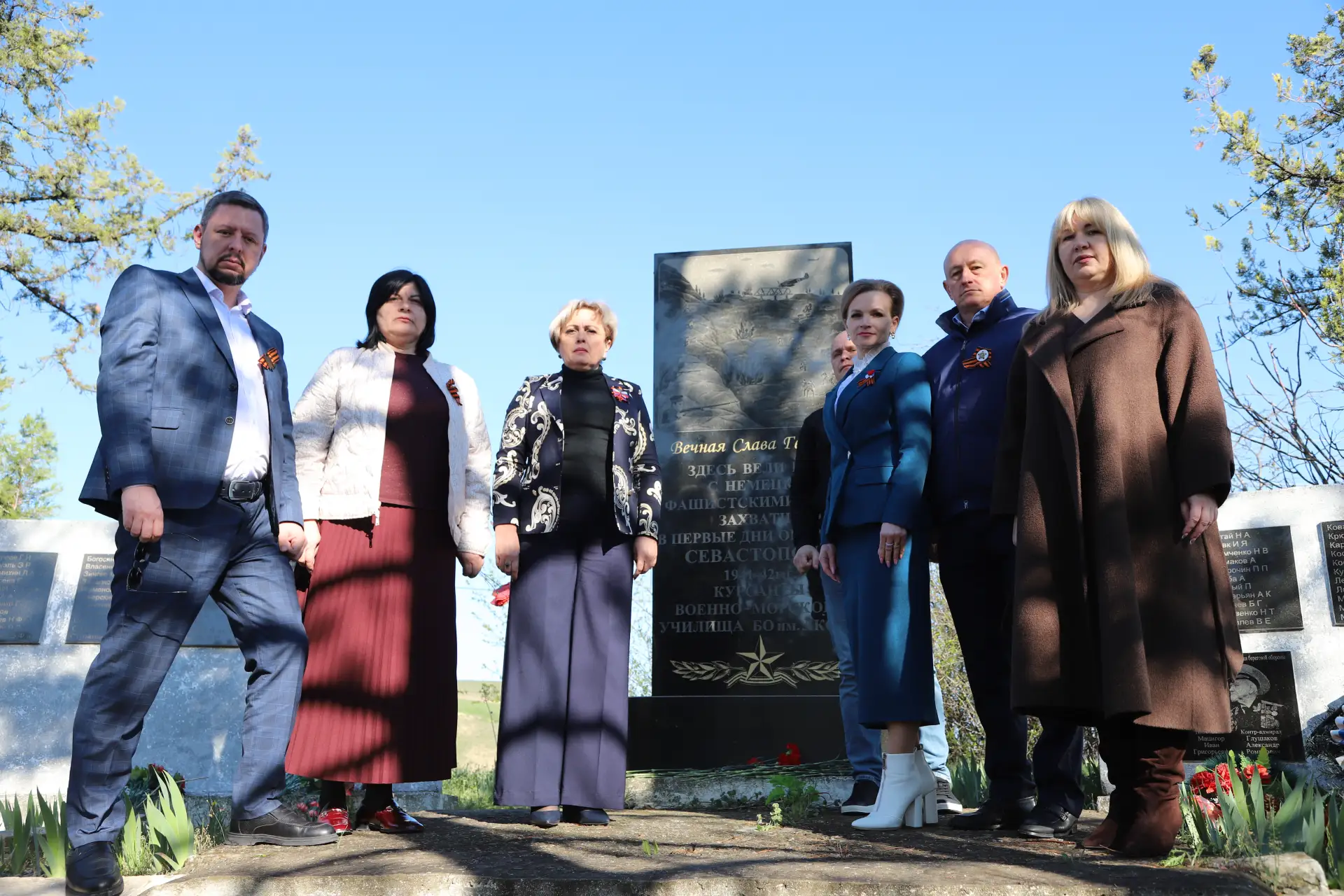 В день 82-й годовщины освобождения Бахчисарайского района от немецко-фашистских захватчиков у братской могилы советских воинов в посёлке Сирень, памятного знака на месте массовой гибели советских воинов в годы Великой... В день 82-й годовщины освобождения Бахчисарайского района от немецко-фашистских захватчиков у братской могилы советских воинов в посёлке Сирень, памятного знака на месте массовой гибели советских воинов в годы Великой...