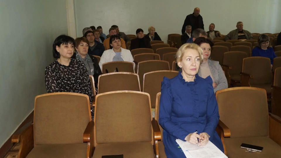 Сегодня глава администрации Советского района Александр Харламов провел аппаратное совещание по социально значимым вопросам района с руководителями структурных подразделений администрации, организаций и служб Советского... Сегодня глава администрации Советского района Александр Харламов провел аппаратное совещание по социально значимым вопросам района с руководителями структурных подразделений администрации, организаций и служб Советского...