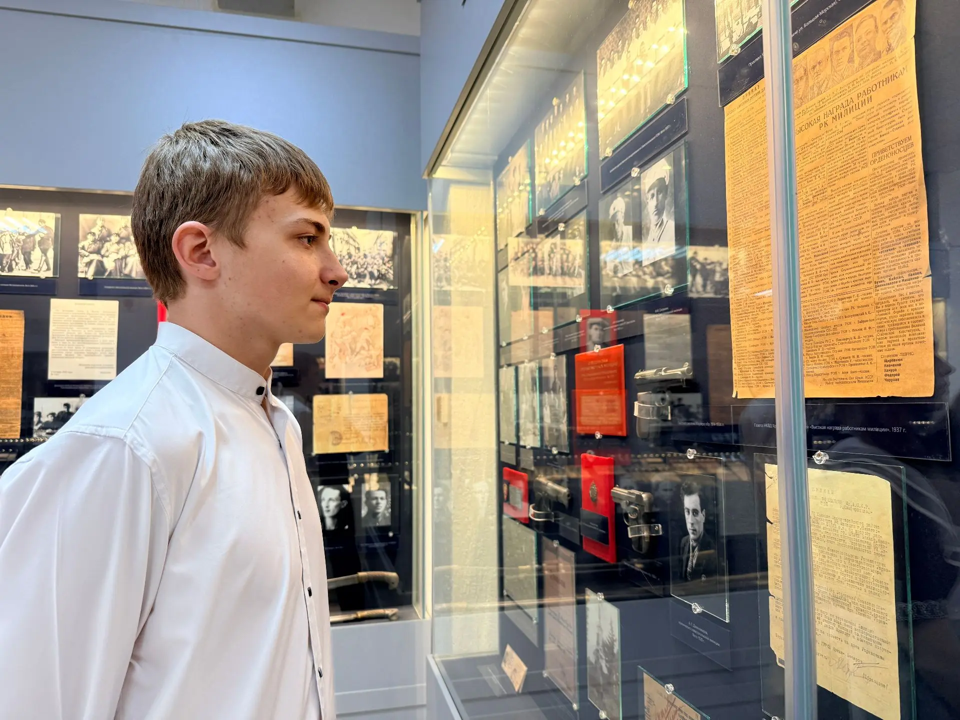 Сотрудники полицейского наркоконтроля организовали экскурсию для школьников в Народный музей полиции (милиции) имени М.С. Казакевича Сотрудники полицейского наркоконтроля организовали экскурсию для школьников в Народный музей полиции (милиции) имени М.С. Казакевича