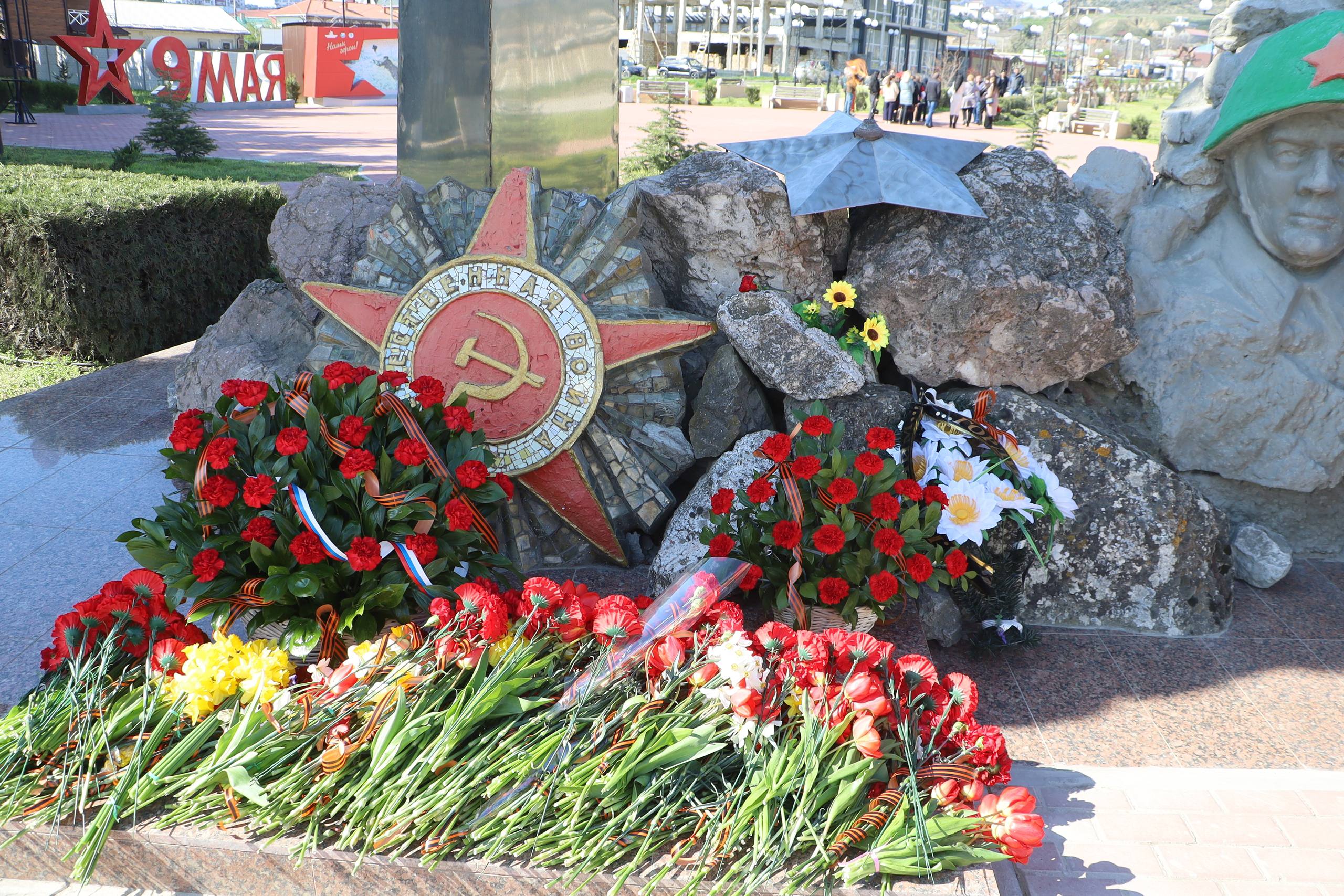 Кирилл Чебышев: Сегодня принял участие в памятных мероприятиях, посвящённых 82-й годовщине освобождения Судака от немецко-фашистских захватчиков — одной из значимых дат в истории нашего города Кирилл Чебышев: Сегодня принял участие в памятных мероприятиях, посвящённых 82-й годовщине освобождения Судака от немецко-фашистских захватчиков — одной из значимых дат в истории нашего города