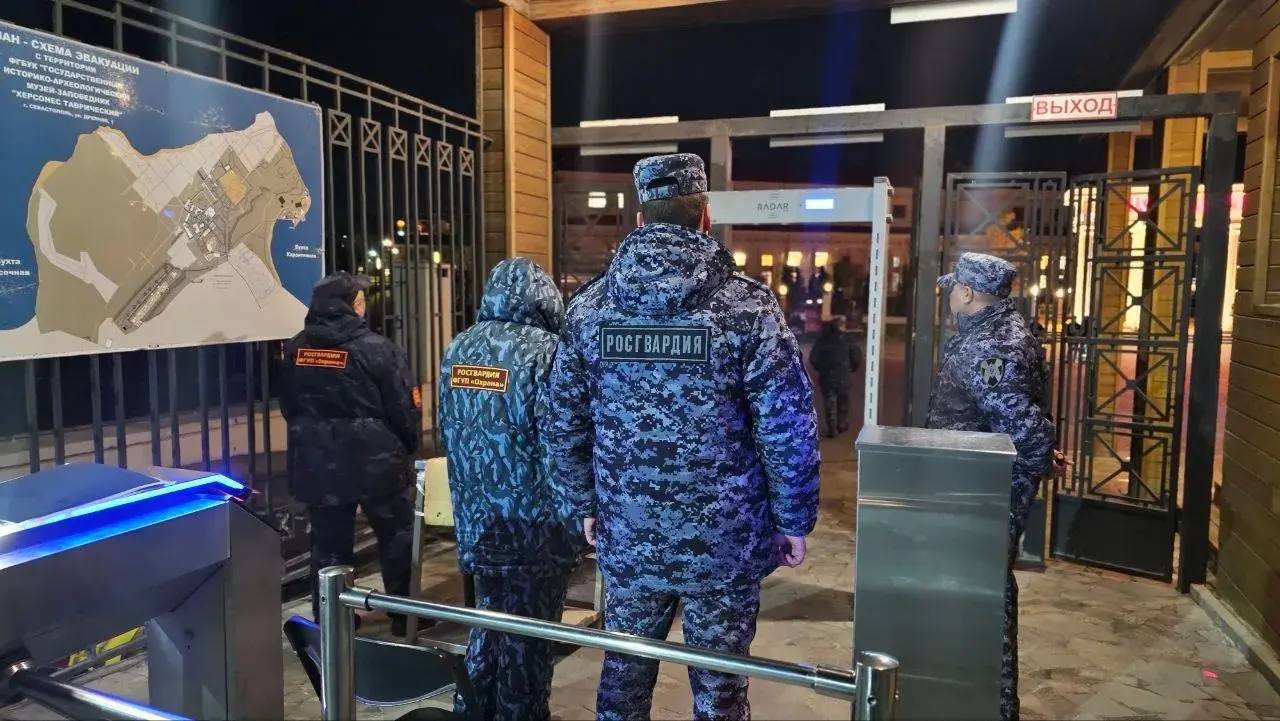 Росгвардия обеспечила порядок на пасхальных торжествах в Крыму и Севастополе Росгвардия обеспечила порядок на пасхальных торжествах в Крыму и Севастополе