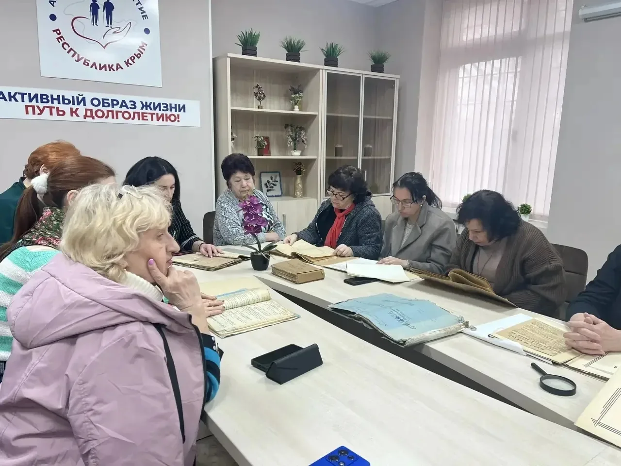 Члены ТИК Сакского района и специалисты архивного отдела (муниципальный архив) администрации Сакского района провели патриотическую встречу