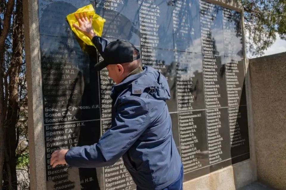 Михаил Развожаев: Начинаем приводить в порядок памятные места Великой Отечественной войны в Севастополе Михаил Развожаев: Начинаем приводить в порядок памятные места Великой Отечественной войны в Севастополе