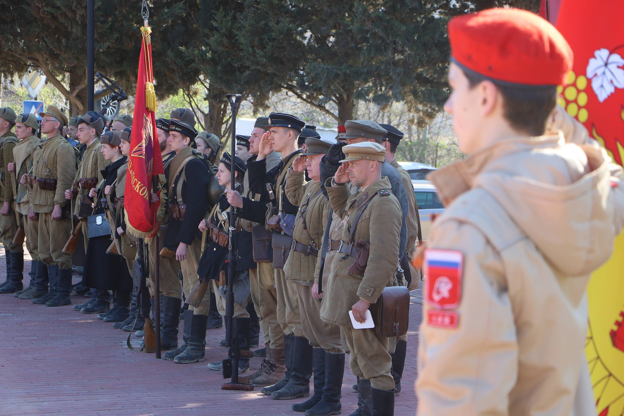 Кирилл Чебышев: Сегодня принял участие в памятных мероприятиях, посвящённых 82-й годовщине освобождения Судака от немецко-фашистских захватчиков — одной из значимых дат в истории нашего города Кирилл Чебышев: Сегодня принял участие в памятных мероприятиях, посвящённых 82-й годовщине освобождения Судака от немецко-фашистских захватчиков — одной из значимых дат в истории нашего города