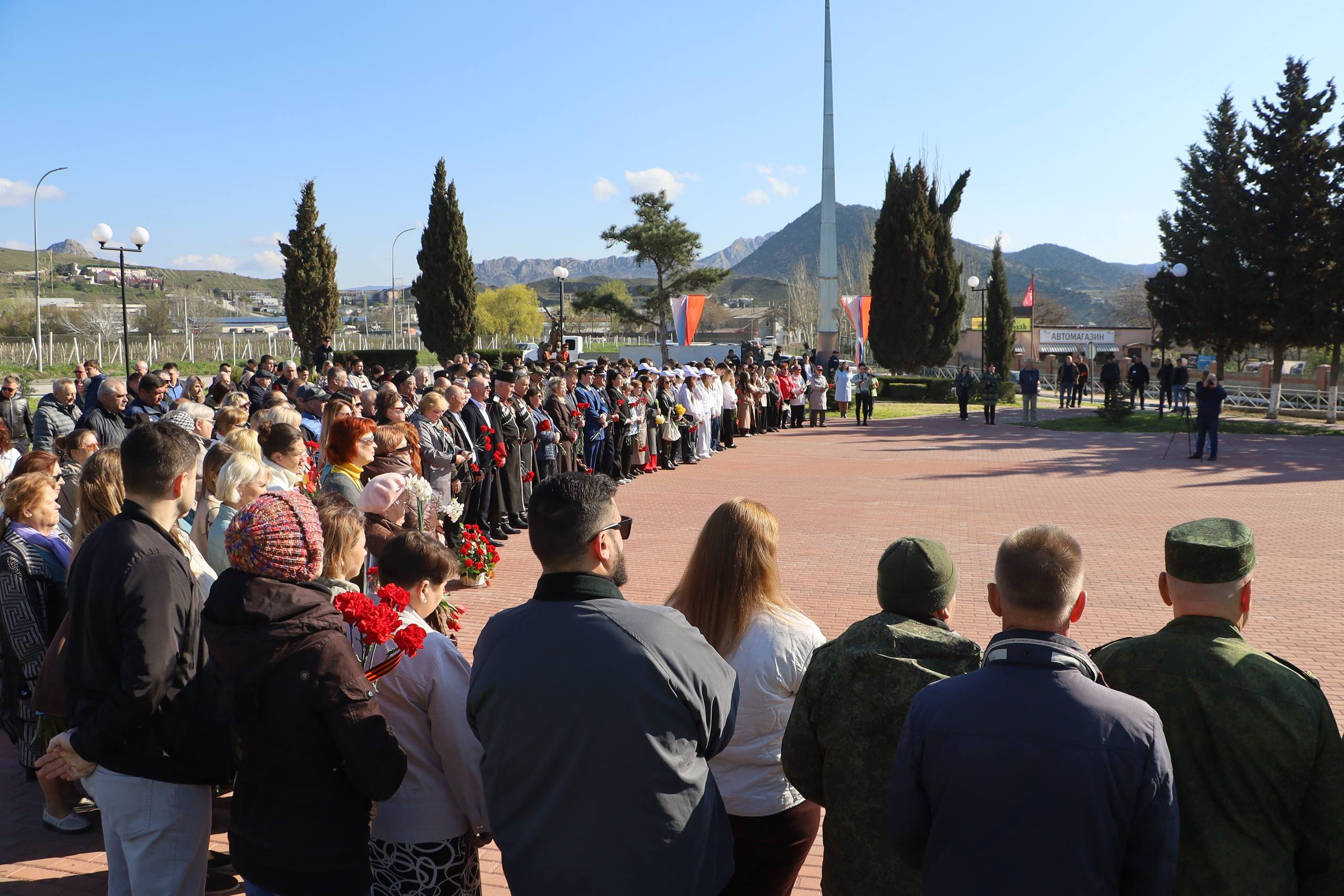 Кирилл Чебышев: Сегодня принял участие в памятных мероприятиях, посвящённых 82-й годовщине освобождения Судака от немецко-фашистских захватчиков — одной из значимых дат в истории нашего города Кирилл Чебышев: Сегодня принял участие в памятных мероприятиях, посвящённых 82-й годовщине освобождения Судака от немецко-фашистских захватчиков — одной из значимых дат в истории нашего города