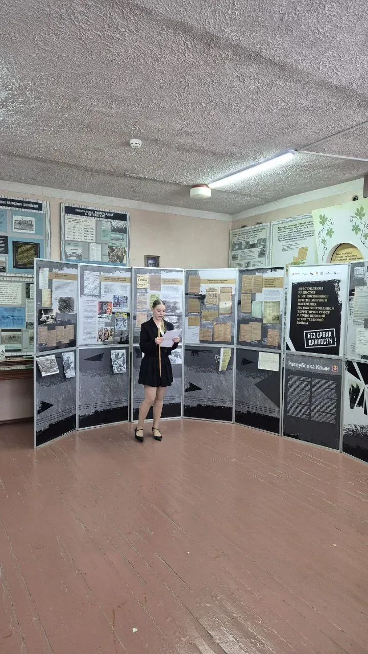 Ученикам Кольчугинской школы № 1 им. Авраамова Г.Н. представлена выставка «Без срока давности» Ученикам Кольчугинской школы № 1 им. Авраамова Г.Н. представлена выставка «Без срока давности»