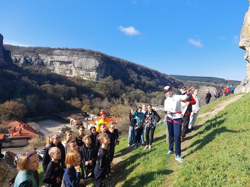 Керчане показал высокие результаты в Первенстве Крыма по спортивному туризму на горных дистанциях
