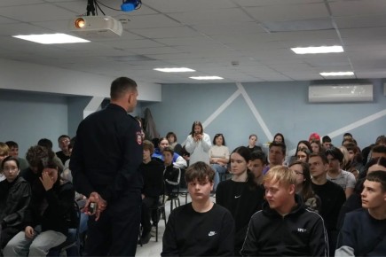 В Евпатории прошла встреча с начальником отдела по делам несовершеннолетних ОМВД России по г. Евпатории на тему дропперства