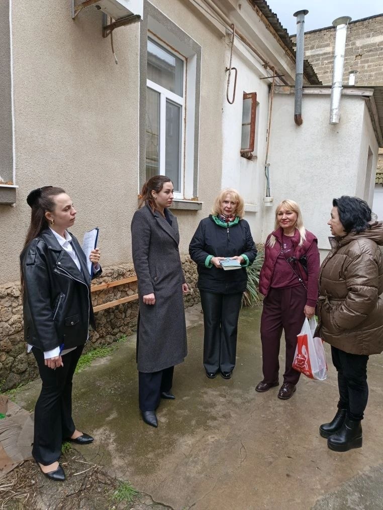 Эммилия Леонова: Продолжаем обход многоквартирных домов Эммилия Леонова: Продолжаем обход многоквартирных домов