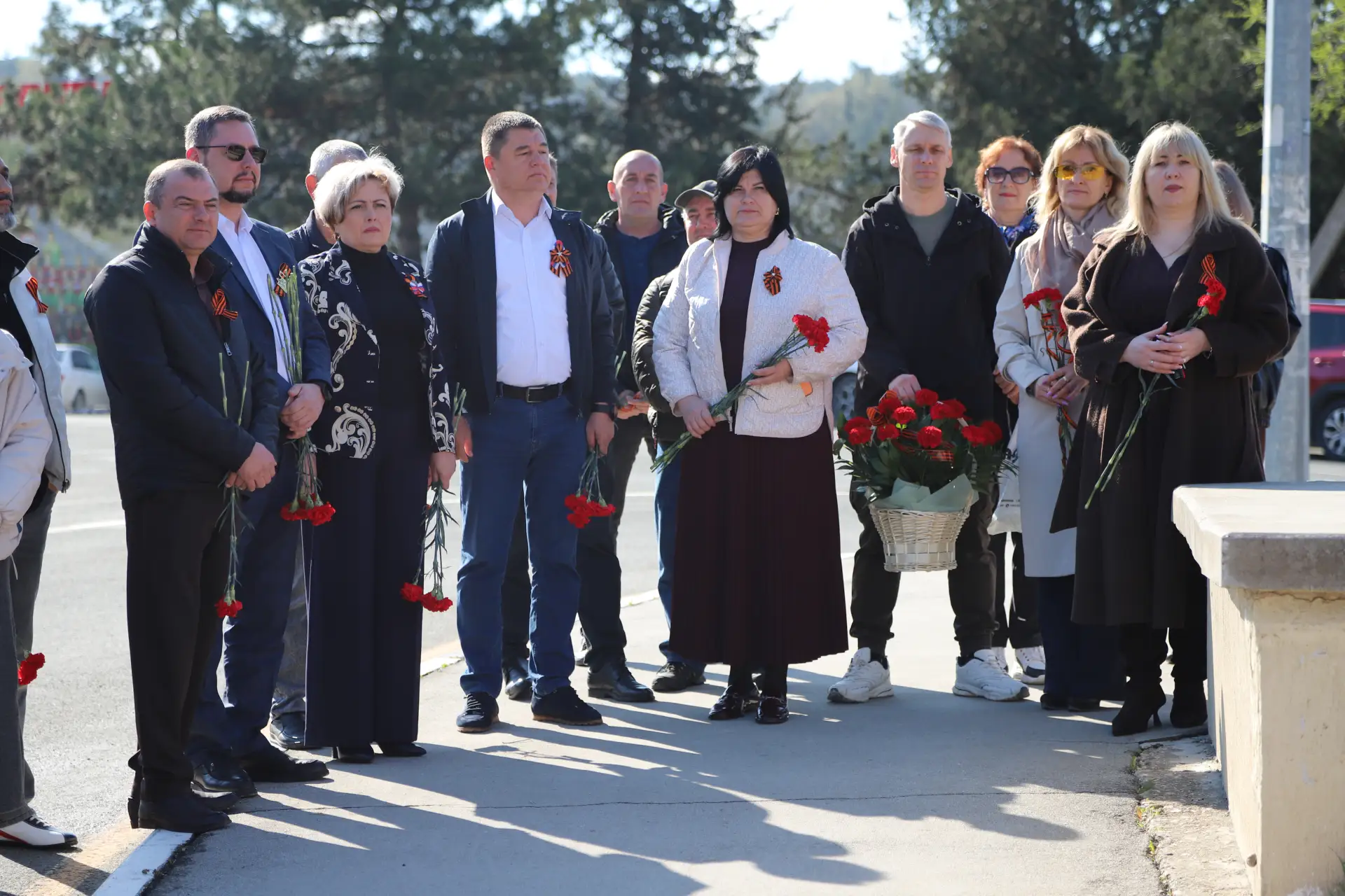 У памятного знака в честь партизан, погибших в годы Великой Отечественной войны в городе Бахчисарай, состоялся торжественный митинг, посвящённый памяти тех, кто сражался за свободу и мир на родной земле