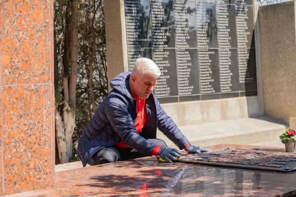 Михаил Развожаев: Начинаем приводить в порядок памятные места Великой Отечественной войны в Севастополе Михаил Развожаев: Начинаем приводить в порядок памятные места Великой Отечественной войны в Севастополе