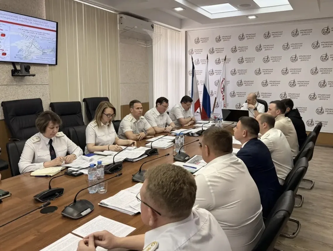 Александр Сахаров оценил ход работ по модернизации инфраструктуры Крымской железной дороги Александр Сахаров оценил ход работ по модернизации инфраструктуры Крымской железной дороги