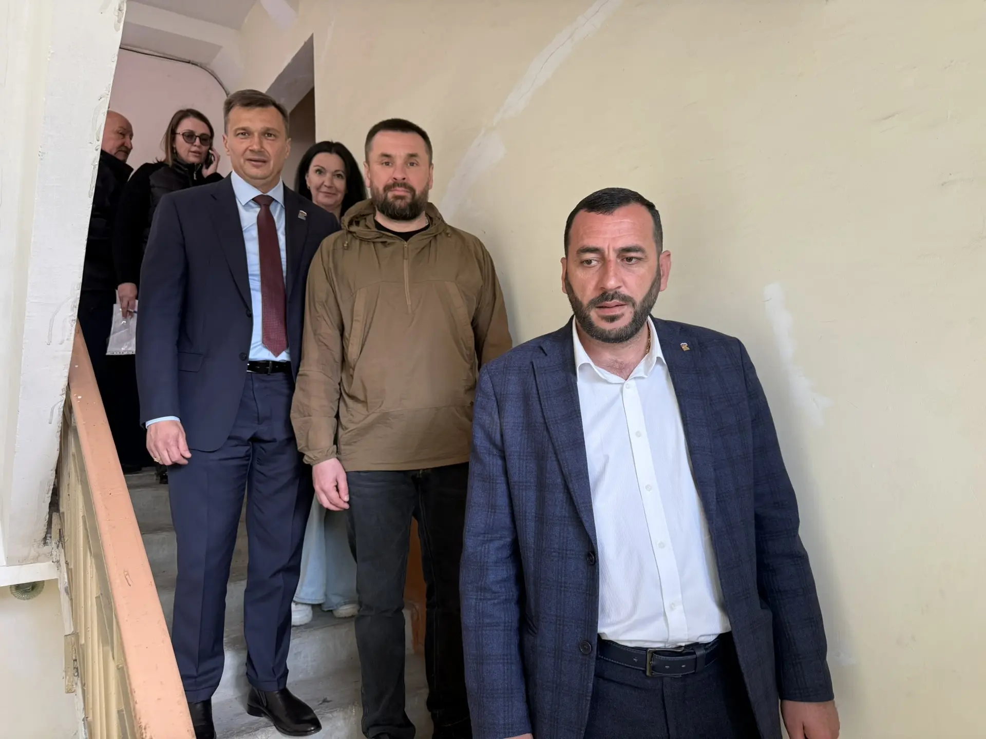 Константин Шимановский: Завершаем косметический ремонт подъезда на Стахановской, 19 и приступаем к новому объекту – пгт Никита, 38 корпус 2! Константин Шимановский: Завершаем косметический ремонт подъезда на Стахановской, 19 и приступаем к новому объекту – пгт Никита, 38 корпус 2!