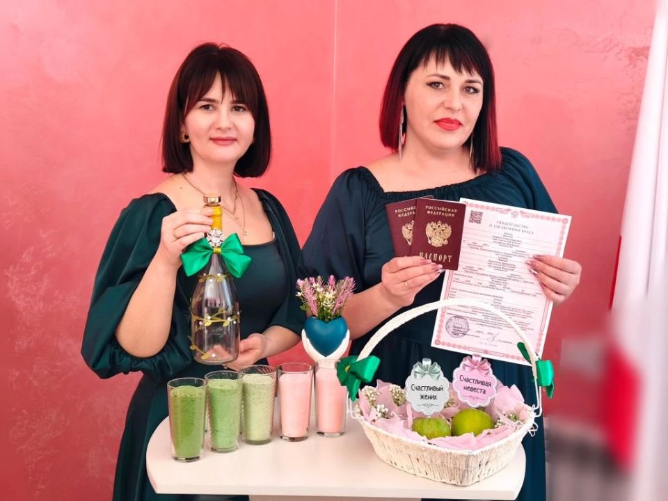 В торжественном зале Армянского городского отдела ЗАГС состоялось трогательная церемония регистрации брака замечательной пары Никиты и Кристины под названием «Весне спасибо за любовь», приуроченная к одноимённой акции... В торжественном зале Армянского городского отдела ЗАГС состоялось трогательная церемония регистрации брака замечательной пары Никиты и Кристины под названием «Весне спасибо за любовь», приуроченная к одноимённой акции...