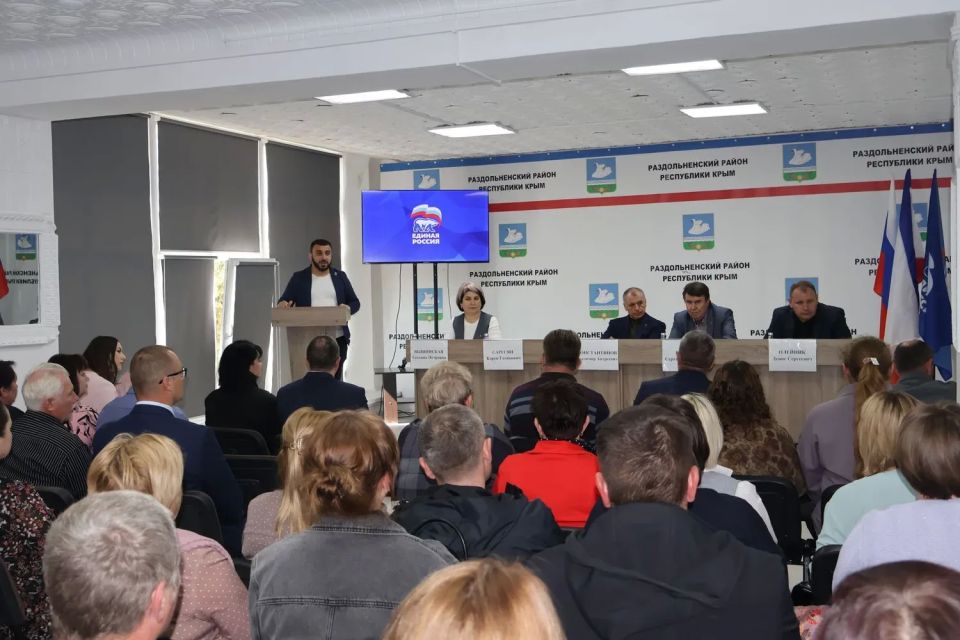 Сегодня Раздольненский район с рабочим визитом посетил Председатель Государственного Совета Республики Крым Владимир Андреевич Константинов Сегодня Раздольненский район с рабочим визитом посетил Председатель Государственного Совета Республики Крым Владимир Андреевич Константинов
