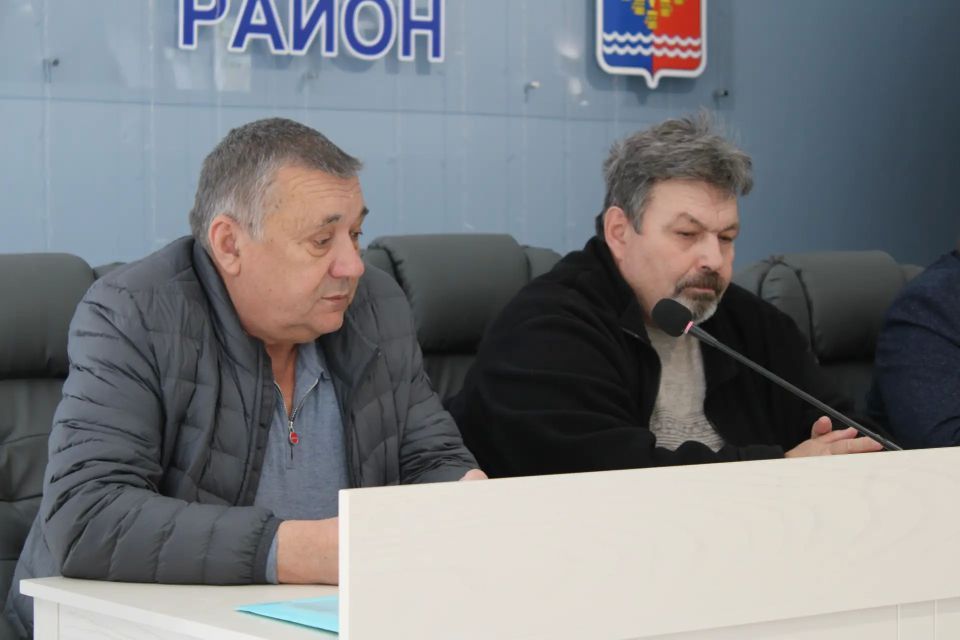 Глава Администрации района Игорь Крутьков совместно с первым заместителем главы Александром Саенко провели повторное совещание с председателями садоводческих некоммерческих товариществ (СНТ) района Глава Администрации района Игорь Крутьков совместно с первым заместителем главы Александром Саенко провели повторное совещание с председателями садоводческих некоммерческих товариществ (СНТ) района